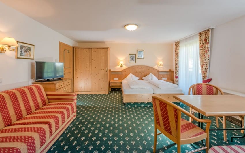 Wohn- und Schlafbereich in der Ferienwohnung im Gästehaus Anneliese