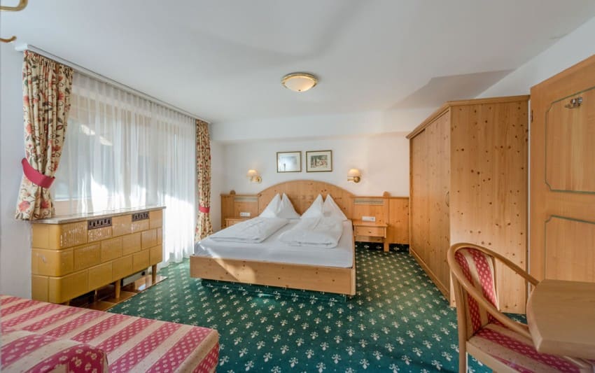 Zimmer mit Doppelbett im Gästehaus Anneliese