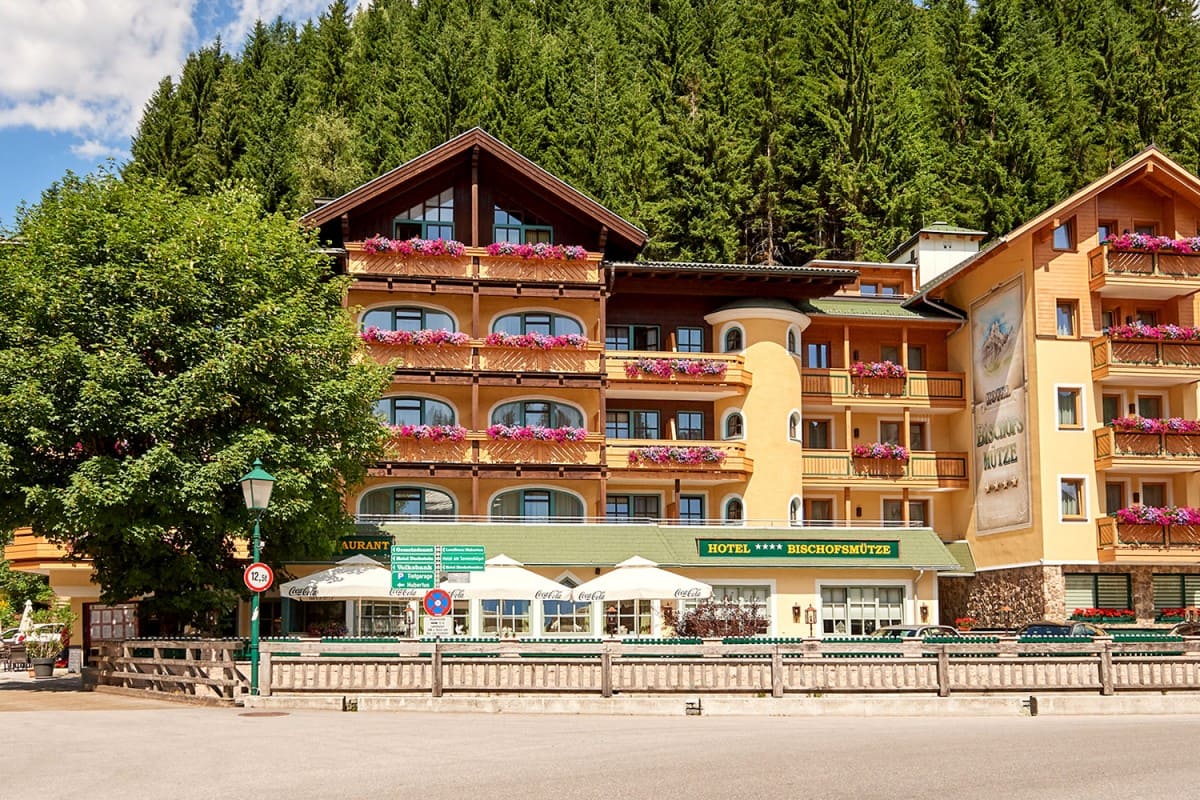 Hotel Bischofsmütze in Filzmoos im Sommer
